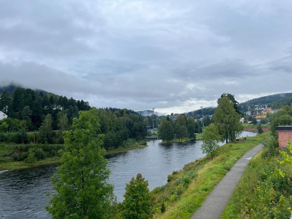 Lägenhet Stor Innbydende Med 4 Soverom Og Sentral Beliggenhet *