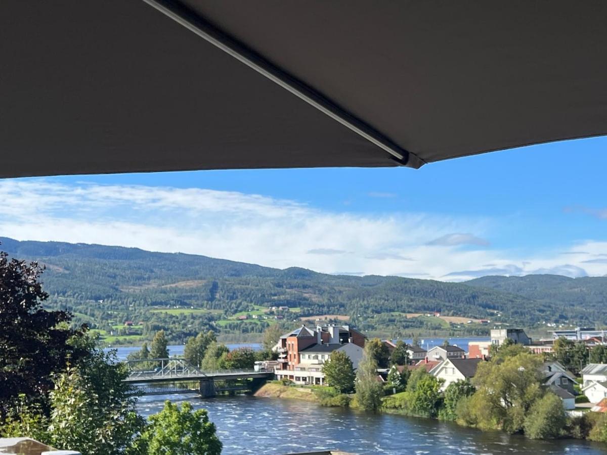 Stor Innbydende Med 4 Soverom Og Sentral Beliggenhet Lägenhet *