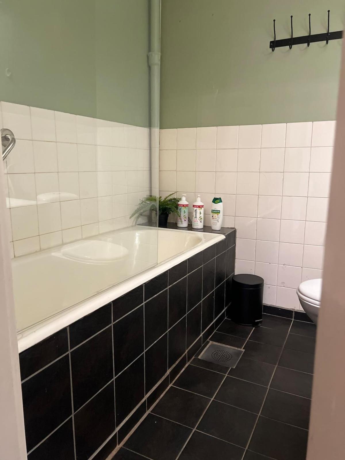 Lägenhet Stor Innbydende Med 4 Soverom Og Sentral Beliggenhet